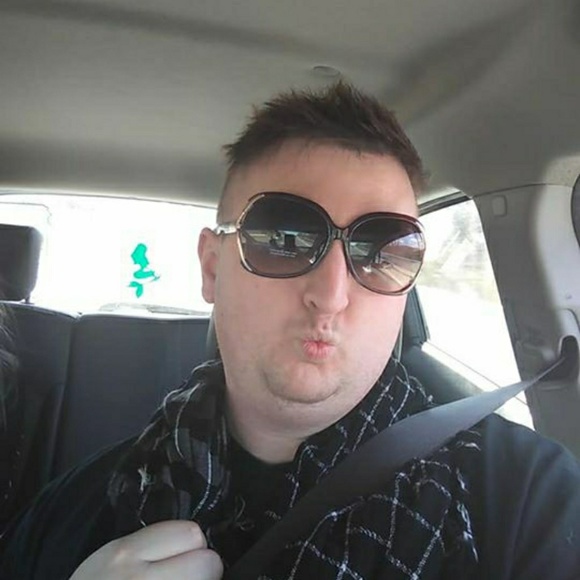 Profile Picture of Adam Nichols (@adamnichols780) on Poshmark