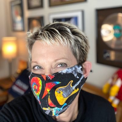 Profile Picture of Dayna Steele (@daynasteele) on Twitter