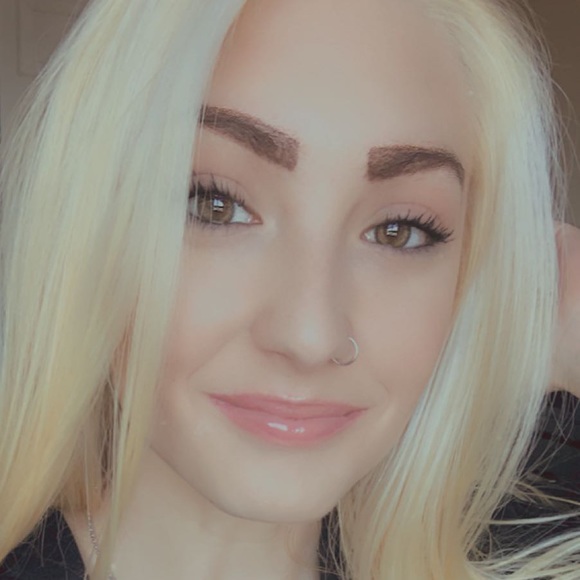 Profile Picture of Samantha Qadir (@qadirxsam) on Poshmark