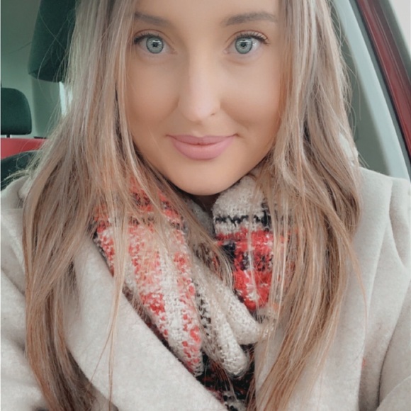 Profile Picture of Jess Szeszko (@jessszeszko) on Poshmark