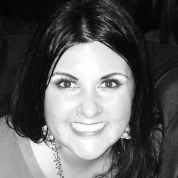 Profile Picture of Joleen Zanuzoski (@joleenzanuzoski) on Poshmark