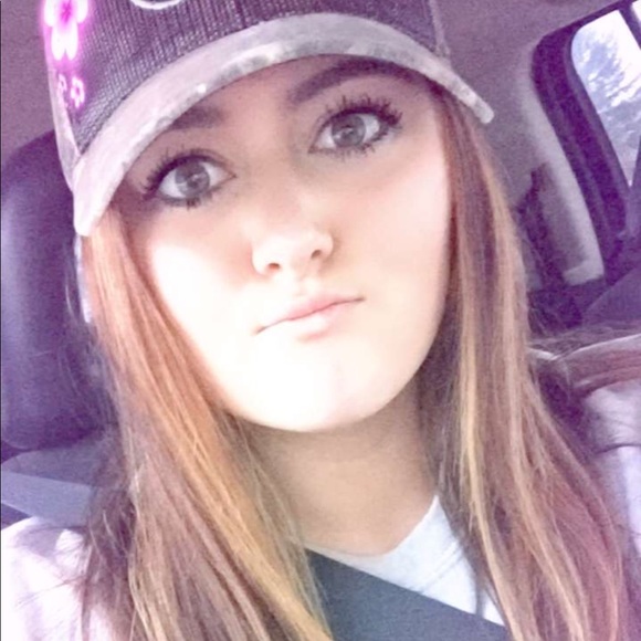 Profile Picture of Jessa Jacquin (@jessjacqs97) on Poshmark