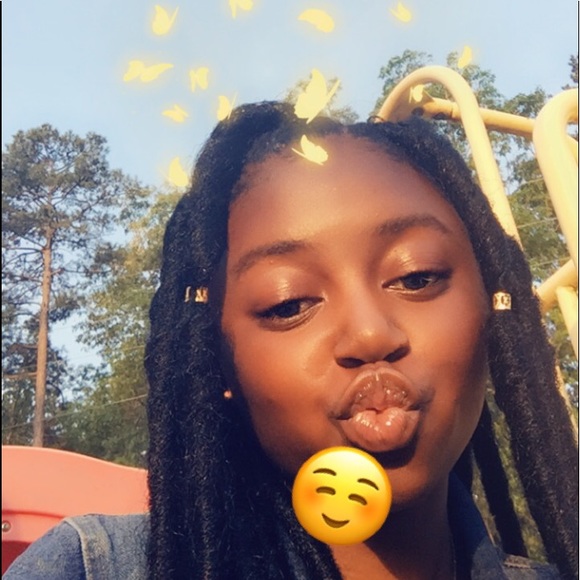 Profile Picture of Janiya Snuggs (@jsnuggs09) on Poshmark