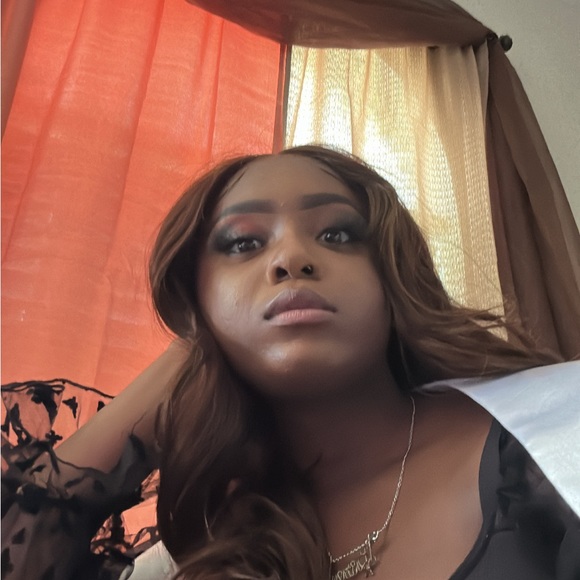 Profile Picture of Britney Moses (@britneymoses047) on Poshmark