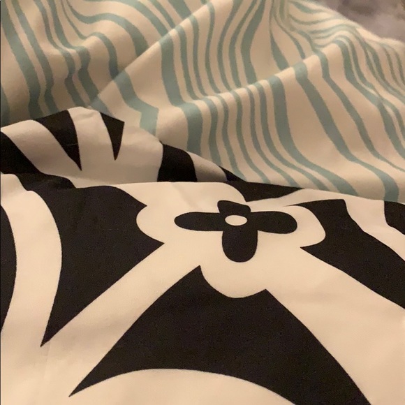 Profile Picture of Kitten Kitten (@kitten_kitten) on Poshmark