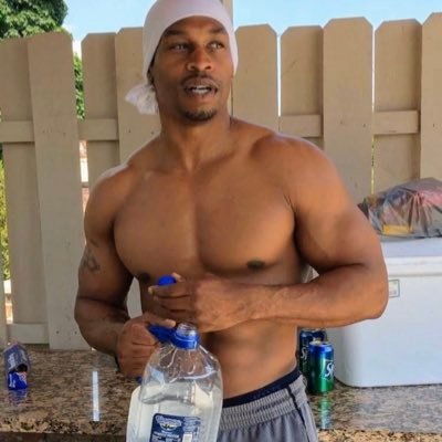 Profile Picture of Carlos Robinson™️ (@carlosrobinson) on Twitter