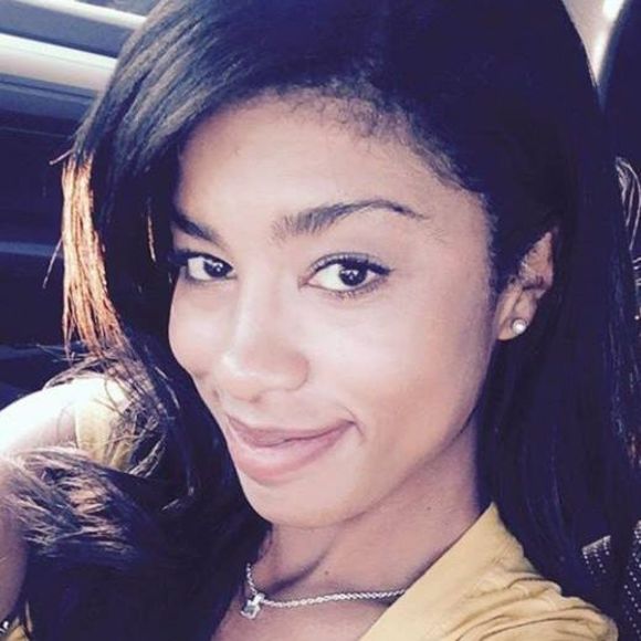 Profile Picture of Jasmine Coe (@jcoe001) on Poshmark