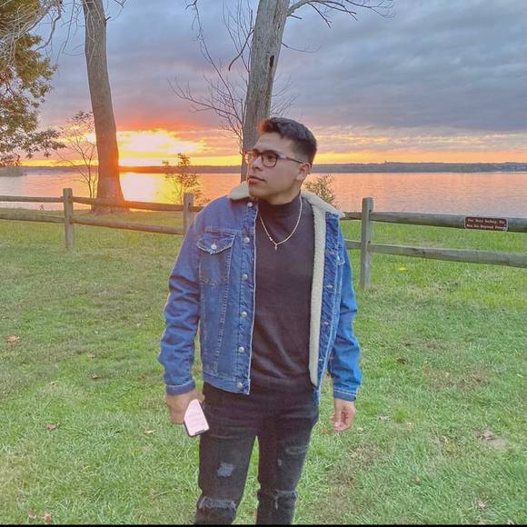 Profile Picture of Daniel Jerez bernal (@danielsfake) on Poshmark