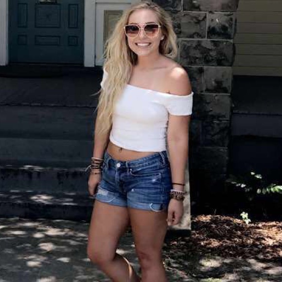 Chelsie Campbell - Poshmark Profile Picture of Chelsie Campbell (@chelsie1999) on Poshmark