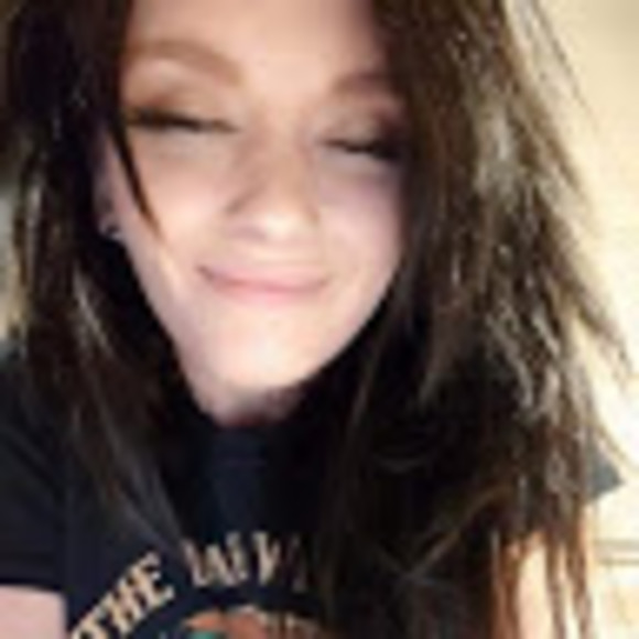 Profile Picture of Amber keeley Kilby (@shewolfbites) on Poshmark