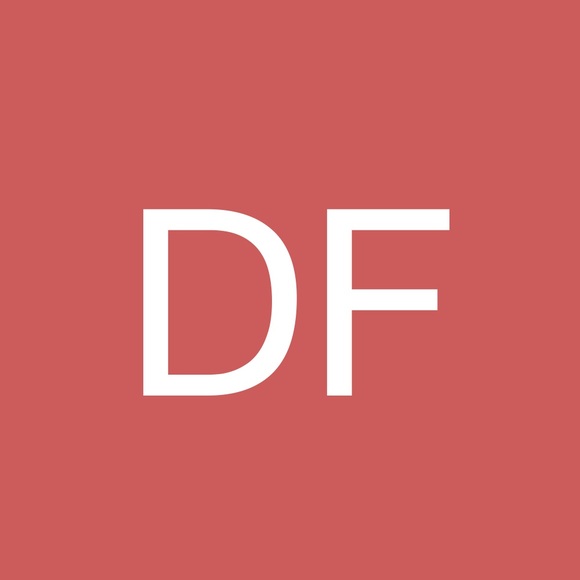 Profile Picture of Danielle Fowler (@daniellefowl819) on Poshmark