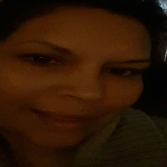 Profile Picture of Bertina Tinoco (@bertinat) on Poshmark