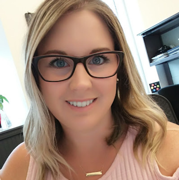 Profile Picture of Vanessa Kreller (@vanschiestel) on Poshmark