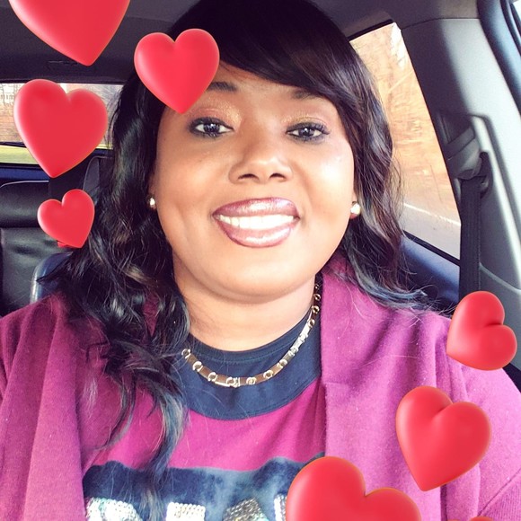 Profile Picture of Mara Scott (@slimandtrim18) on Poshmark