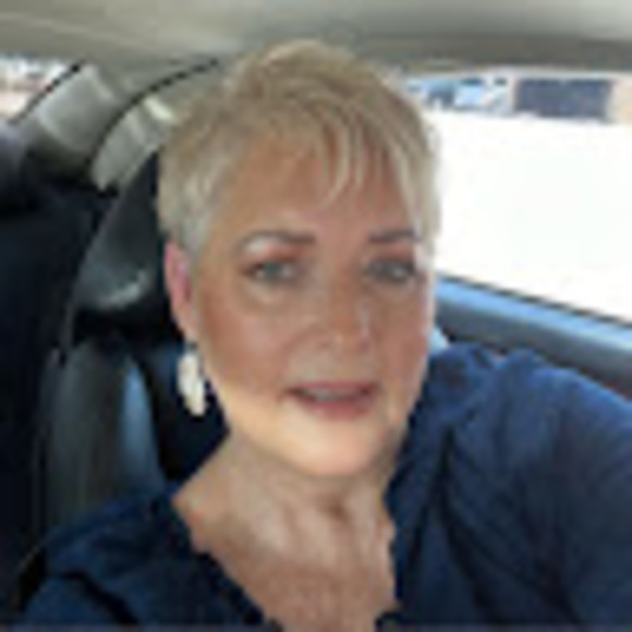 Profile Picture of Tammy James (@tammyjames702) on Poshmark