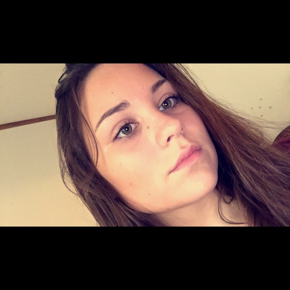 Profile Picture of Bailley Taggart (@bailleytaggart) on Poshmark