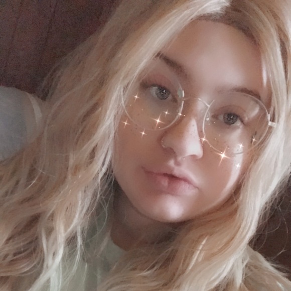 Profile Picture of Zelda Oberrath (@zeldaoberrath) on Poshmark