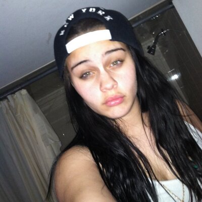 Profile Picture of Hayley Scherer (@myambition2babe) on Twitter