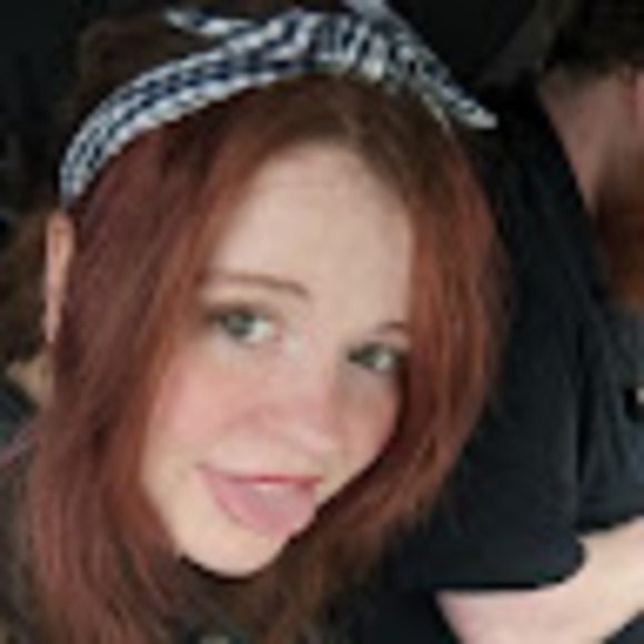 Profile Picture of Kathryn Beutell (@katburrr) on Poshmark