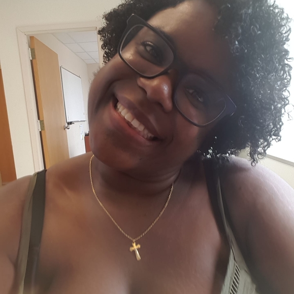 Profile Picture of Laetitia Mistico (@lmistico) on Poshmark
