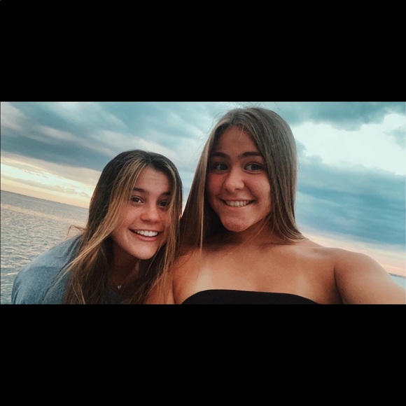 Profile Picture of Danielle Perry (@danielleperry13) on Poshmark