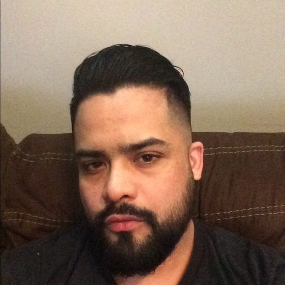 Profile Picture of Christopher Saez (@esse780) on Poshmark