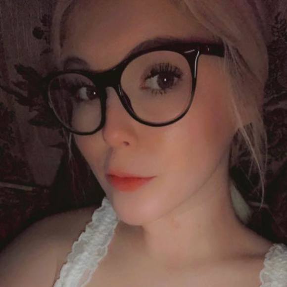 Profile Picture of Mandy Adair (@mandy_devendorf) on Poshmark