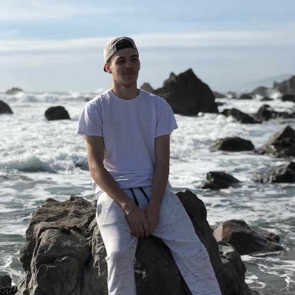 Profile Picture of Evan Vaughn (@evanvaughn) on Poshmark