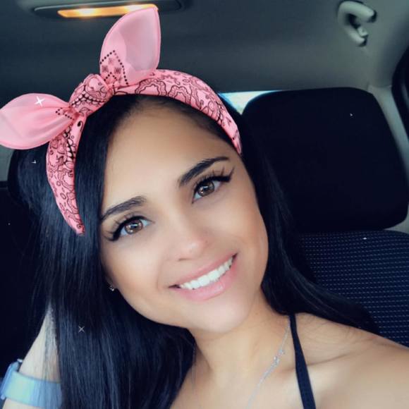 Profile Picture of Susie Arjona (@susie2726) on Poshmark