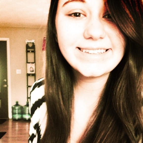 Profile Picture of Cami Campbell (@camicampbell) on Poshmark