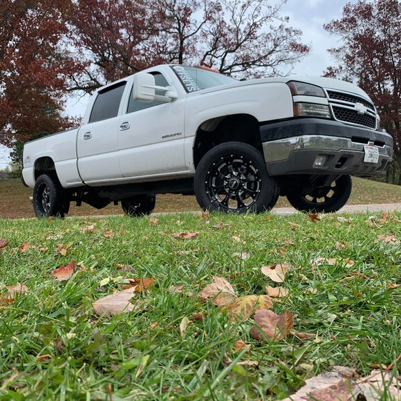 Profile Picture of Ryan Tomas (@ryantomas031) on Poshmark