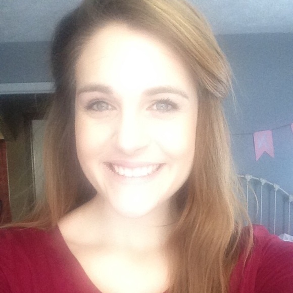 Profile Picture of Hannah Rutter (@hannahrutter58) on Poshmark
