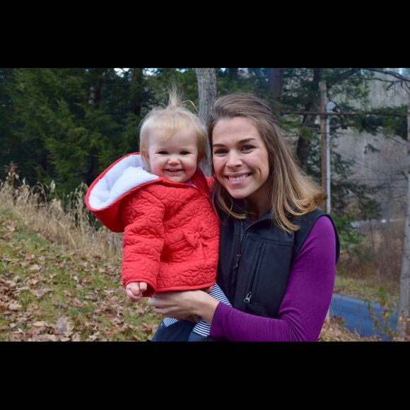 Profile Picture of Michelle Upham (@mupham22) on Poshmark