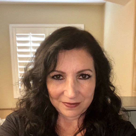 Profile Picture of Adriana Guajardo (@adrianagms) on Poshmark