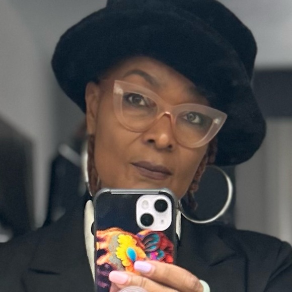 Profile Picture of Janice Mccoun (@allthewayup9) on Poshmark
