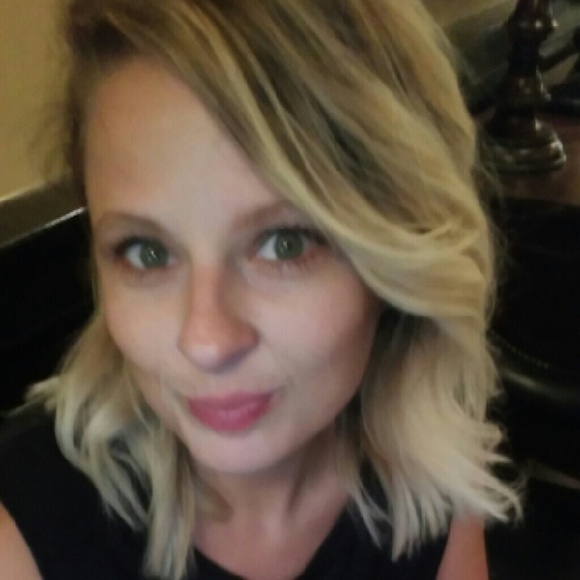 Profile Picture of Danielle Keitt (@danikeitt) on Poshmark
