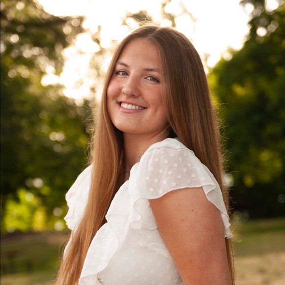 Profile Picture of Emma Goerger (@eagoerger) on Poshmark