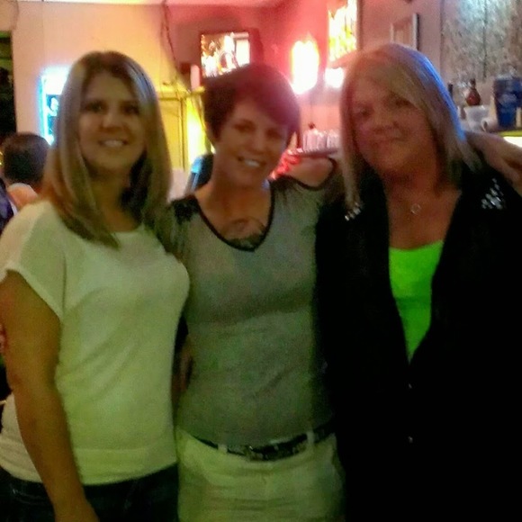 Profile Picture of Renee Bailey (@reneebailey357) on Poshmark