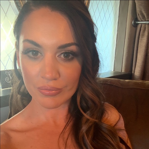 Profile Picture of Alanna Aranibar (@alannaaranibar) on Poshmark