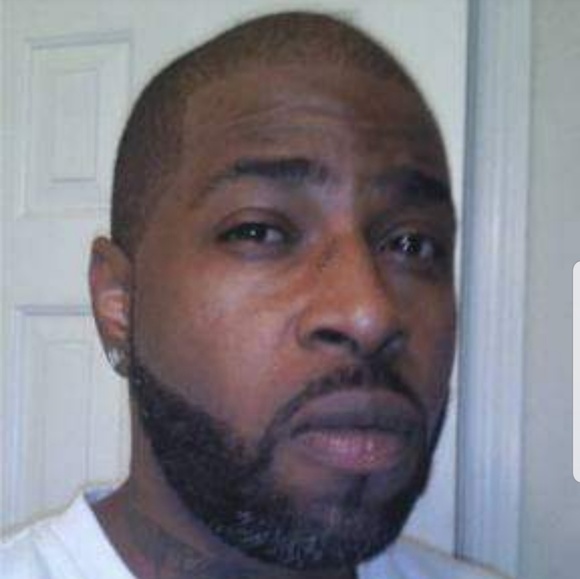 Profile Picture of Gregory Roberts (@gcroberts1971) on Poshmark