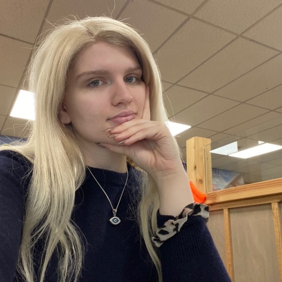 Haley Coldwell - Poshmark Profile Picture of Haley Coldwell (@haleycoldwell) on Poshmark