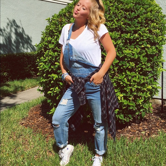 Profile Picture of Emmagrace Halverson (@emmagrace8801) on Poshmark