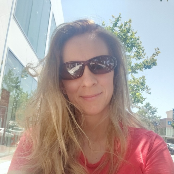 Profile Picture of Pilar Forero (@bibianfor) on Poshmark