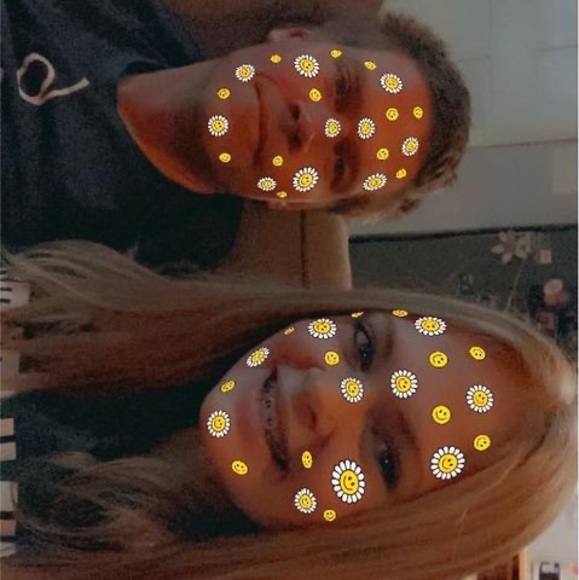 Profile Picture of Ella Oslin (@ellaoslin) on Poshmark