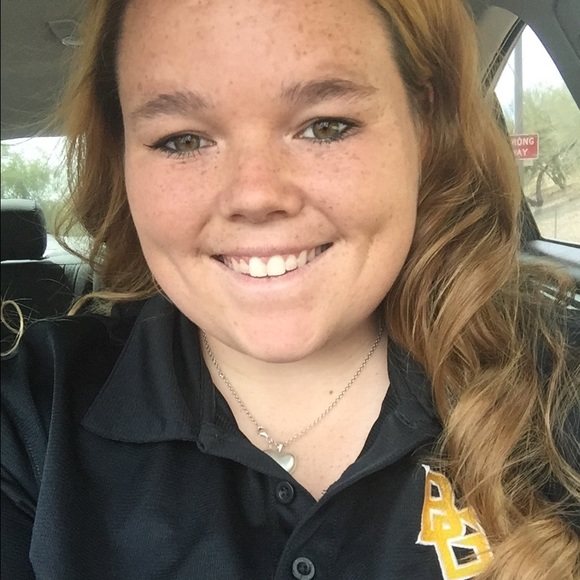 Profile Picture of Cassie Roessing (@cassieroessing) on Poshmark