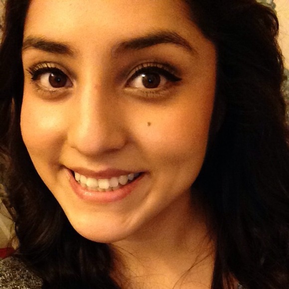 Profile Picture of Yolanda Alonso (@vnessy24) on Poshmark