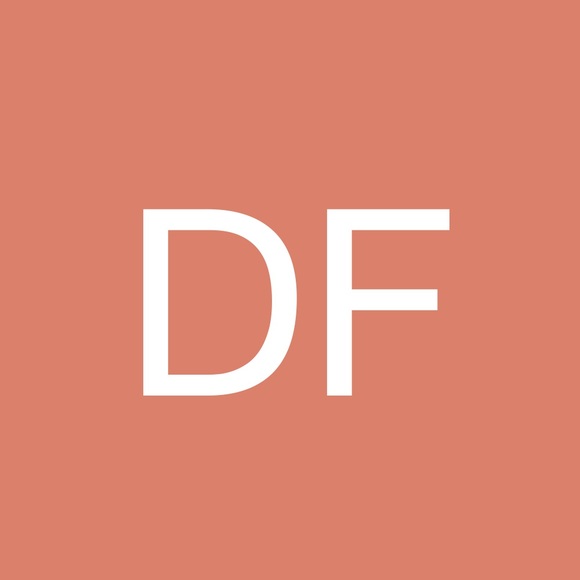 Profile Picture of Danielle Foss (@danifoss2011) on Poshmark