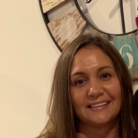 Profile Picture of Jessica Shrable (@jdshrable) on Poshmark