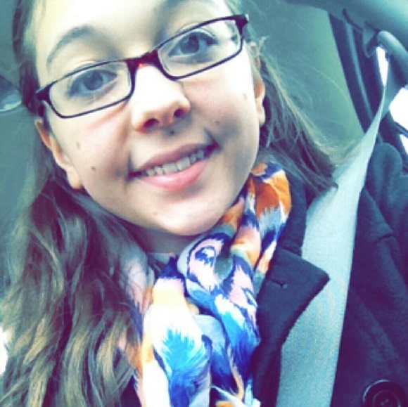 Profile Picture of Amanda Shuler (@as_2017) on Poshmark