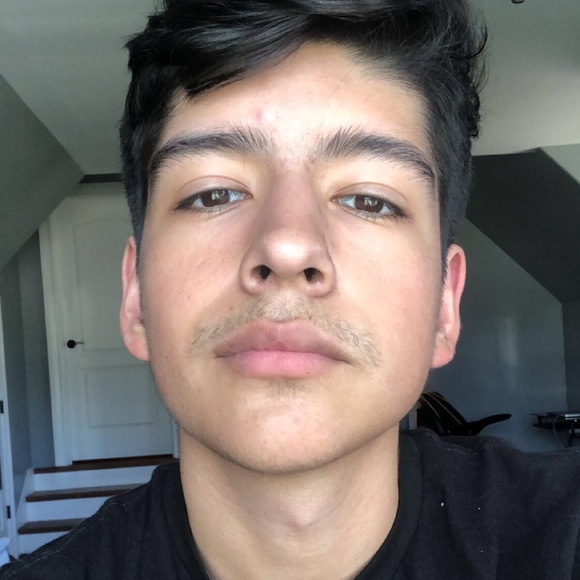 Profile Picture of Kevin Ortez (@kevvvin3) on Poshmark